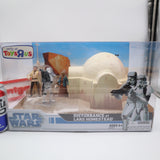 STAR WARS THE LEGACY COLLECTION: DISTURBANCE AT LARS HOMESTEAD + 4 FIGURES - TOYS R US EXCLUSIVE - NEW Authentic & Factory Sealed!